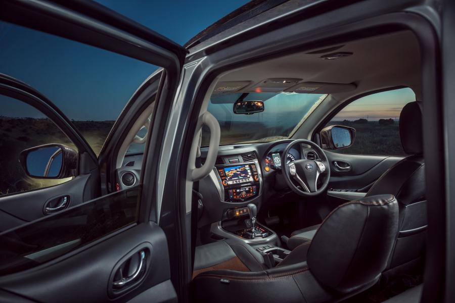Интерьер Nissan Navara N-Trek Warrior (D23) 2019 года  (AU) (фото 25 из 40)
